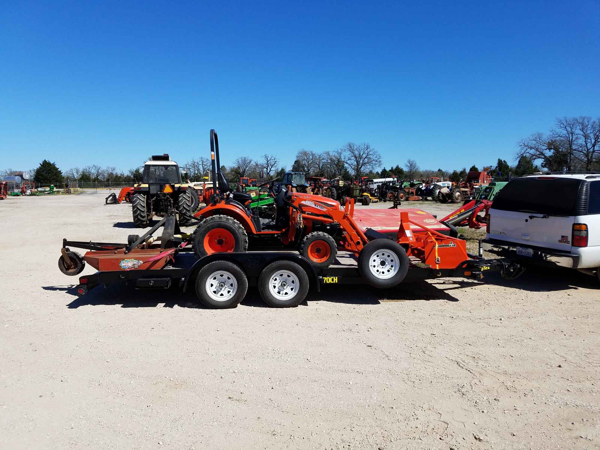 Car_hauler_with_tractor